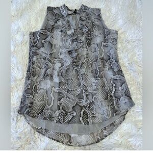 White House Black Market Women’s Snake Print Sleeveless Ruffle Blouse Top size 6